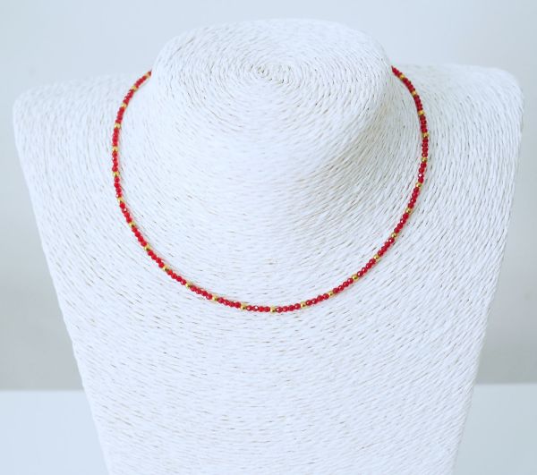 Κοντό κολιέ λεπτό μπορντό με Αιματίτη χρυσό