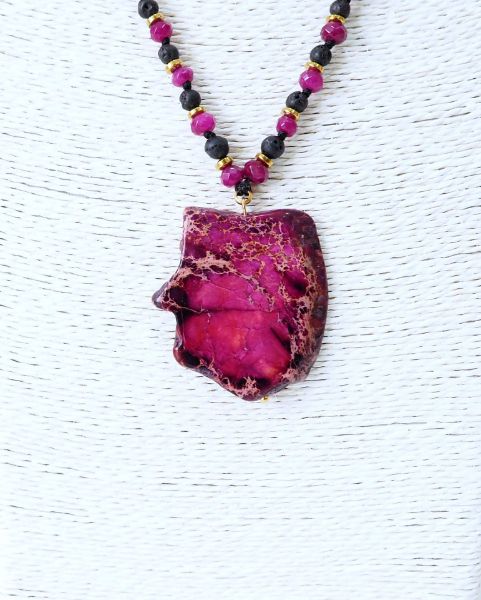 Κολιέ από Τιρκουάζ magenta, Νεφρίτη, Λάβα και Αιματίτη χρυσό
