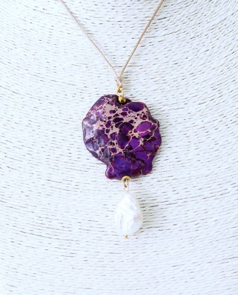 Κολιέ από Τιρκουάζ μωβ και Μαργαριτάρι σε κορδόνι κερωμένο