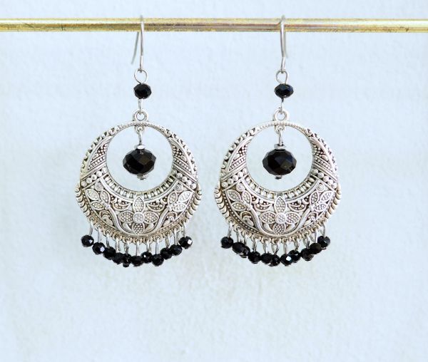 Σκουλαρίκια επάργυρα boho πολυέλεοί με κρυσταλλάκια μαύρα