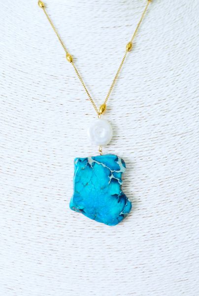 Κολιέ από Τιρκουάζ, Μαργαριτάρι σε χρυσή αλυσίδα