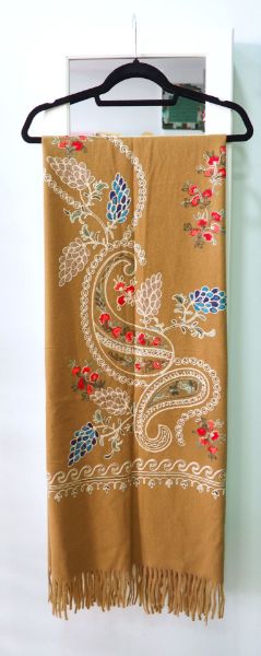 Πασμίνα καμηλό με κεντητά λαχούρια και πετρούλες