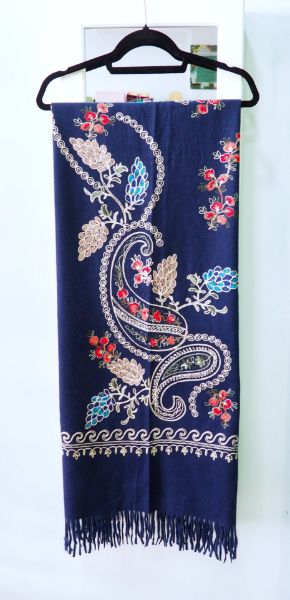 Πασμίνα κεντητή μπλε με λαχούρια και πετρούλες