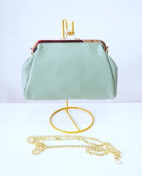 Τσάντα δερμάτινη φιστικί με κλιπ κούμπωμα