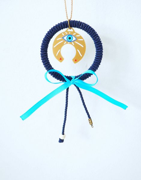 Γούρι  από χειροποίητο στεφάνι μπλε, πλεξιγκλάς πέταλο και κεραμική χάντρα