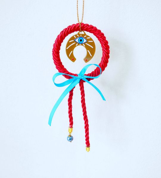 Γούρι από χειροποίητο στεφάνι βαθύ κόκκινο, πλεξιγκλάς πέταλο, κεραμική χάντρα και Αιματίτη χρυσό