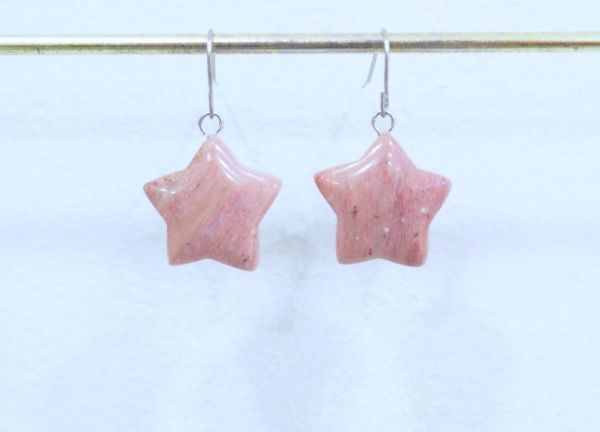Σκουλαρίκια αστέρια από Ροδονίτη και ατσάλινα γαντζάκια